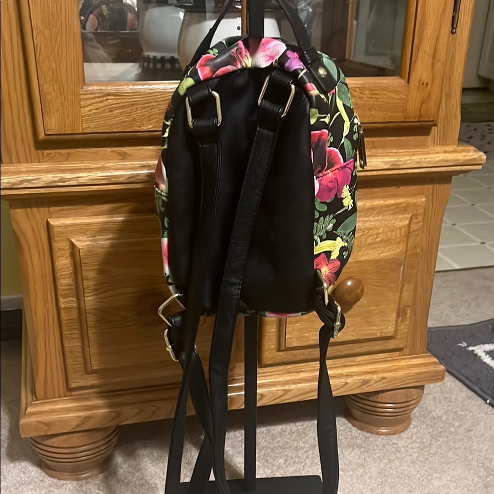Betsey Johnson mini Floral dog back pack - Picture 3 of 10